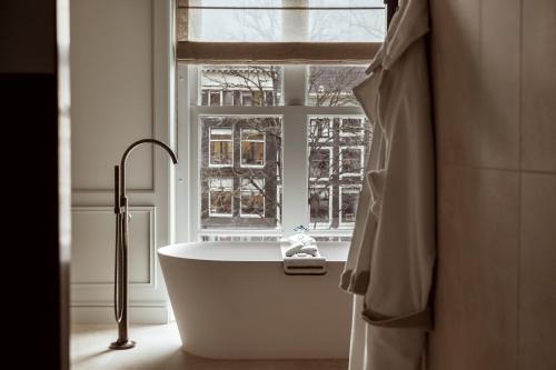Canal View Junior Suite 
