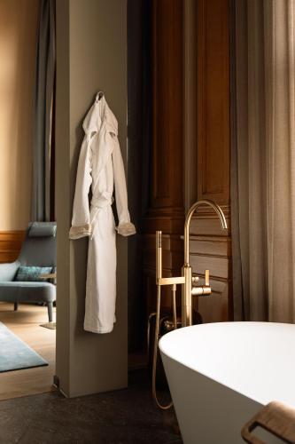 Canal View Signature Suite