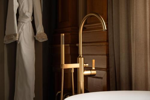 Canal View Signature Suite