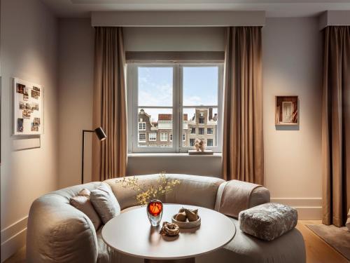 Canal View Signature Suite