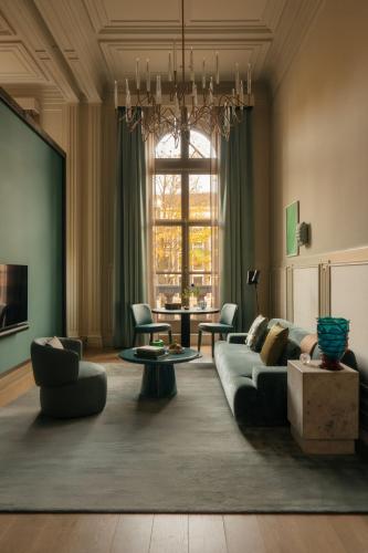 Canal View Signature Suite