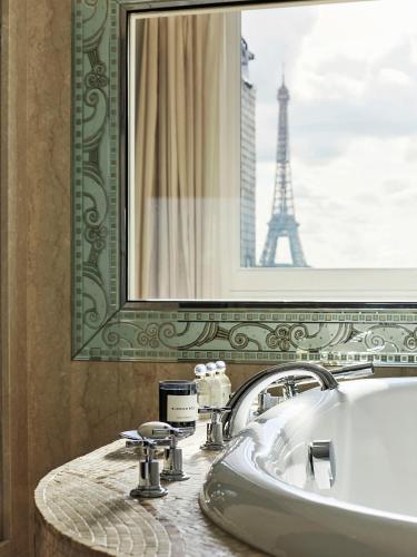 Signature Eiffel Suite