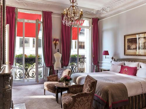 Haute Couture Eiffel Suite