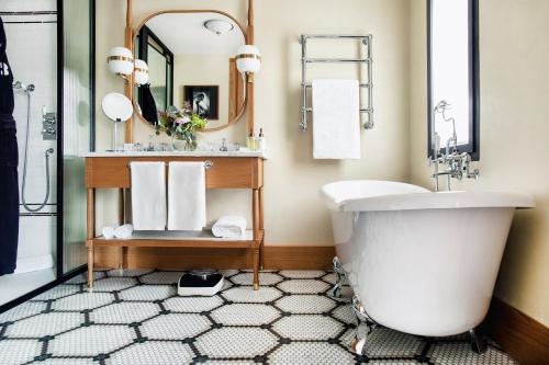 Connecting Premium TwoBedroom Residence