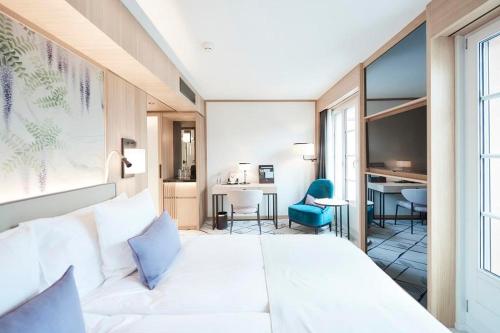 Rooftop King Room with Patio