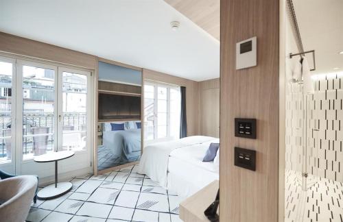 Rooftop King Room with Patio
