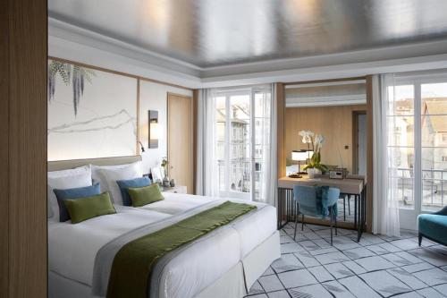 Riverside King Deluxe Room
