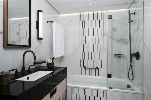 Riverside King Deluxe Room