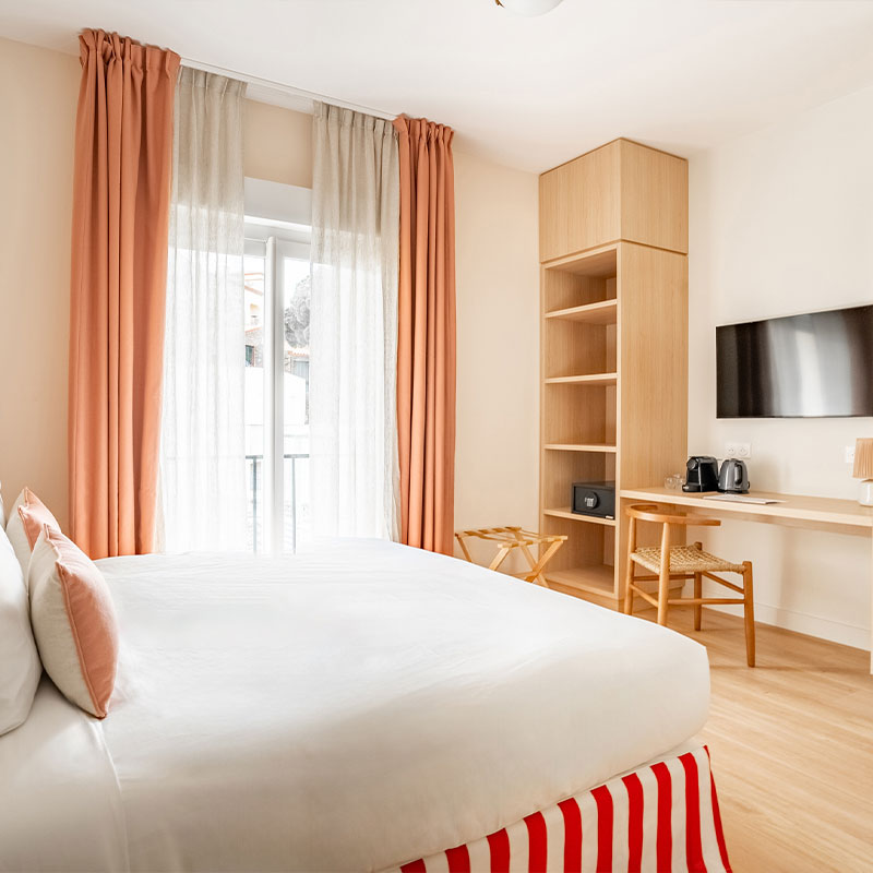 Chambre classique vue Cour