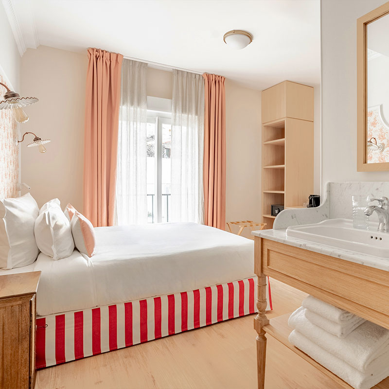 Chambre classique vue Cour