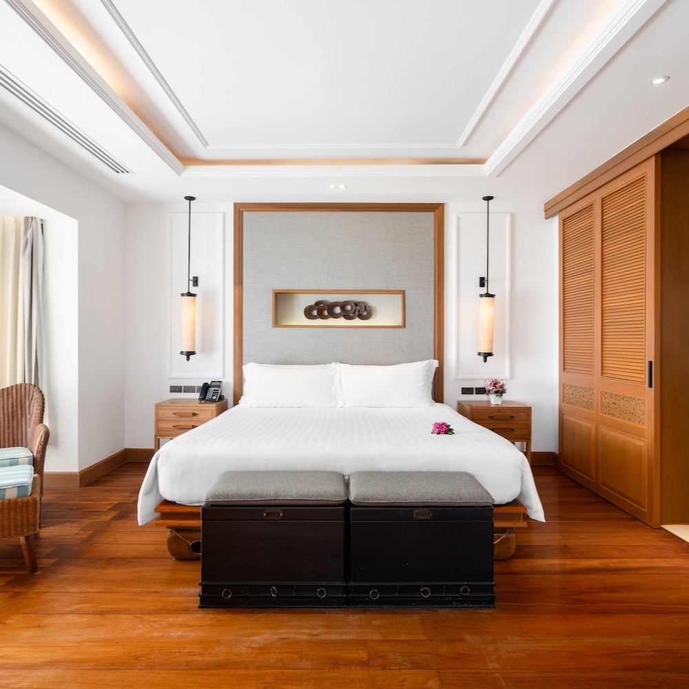 Deluxe Beachfront Villa with Plunge Pool