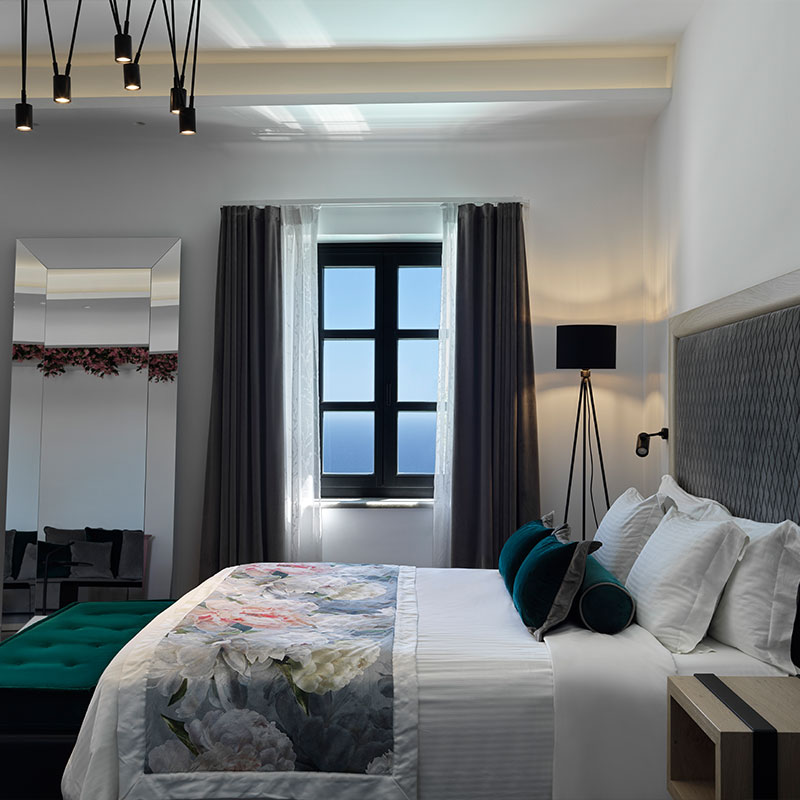 Senior Jetted Tub Suite Sea View