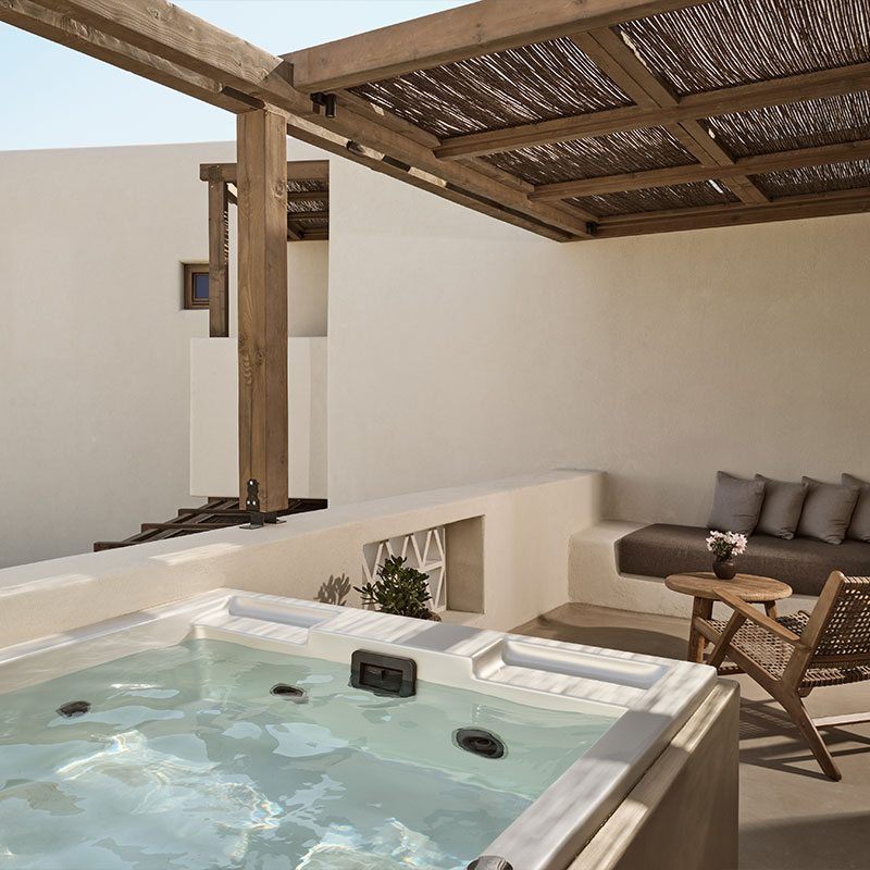 OMEON Signature Suite Sea View Hot Tub 