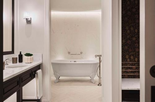 Deluxe Park Suite with River View