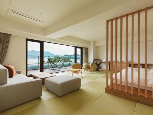 Special Twin Room with Balcony (with shower and bathtub)