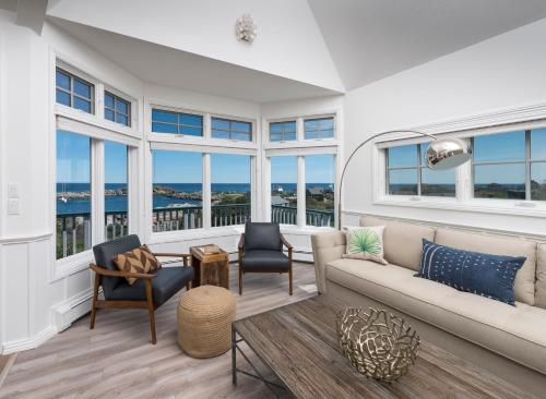 Two-Bedroom Deluxe Apartment with Ocean View