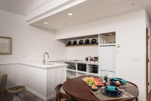 Two-Bedroom Deluxe Apartment with Ocean View
