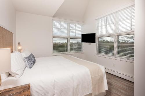Two-Bedroom Deluxe Apartment with Ocean View