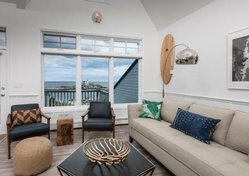 Two-Bedroom Deluxe Apartment with Ocean View