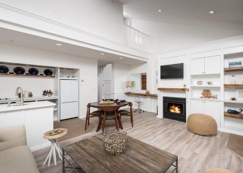 Two-Bedroom Deluxe Apartment with Ocean View