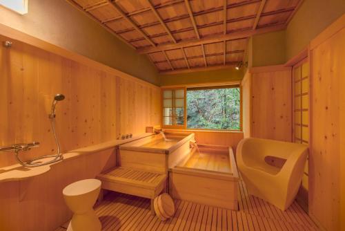Deluxe Room - Non-Smoking