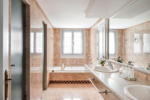 Red Level Royal Suite 2 Bedrooms