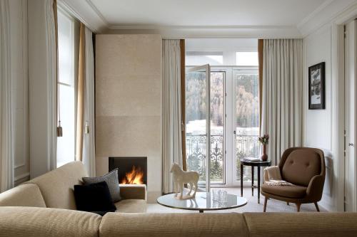 FIREPLACE SUITE