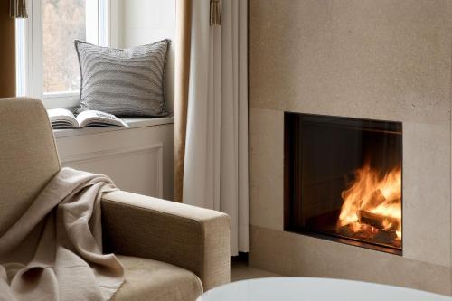 FIREPLACE SUITE