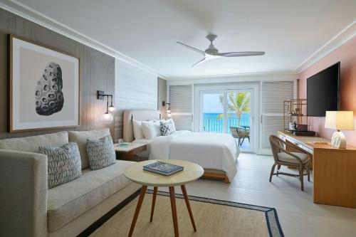 Partial Waterview, 1 King Guest Room with Balcony (Hearing Accessible)