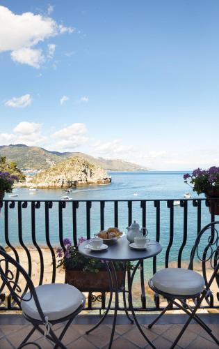 Deluxe Sea View Room with Balcony