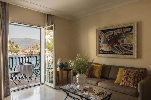 Deluxe Sea View Suite with Balcony