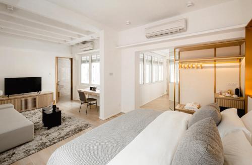 The Mackenzie Suite (1-2 Guest/s)