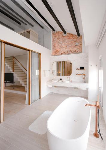 The Bartholdi Loft (1-2 Guest/s)