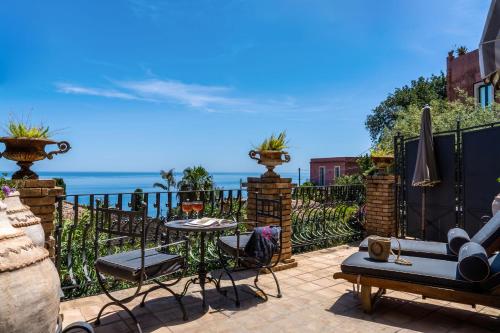 Deluxe Suite with Sea View