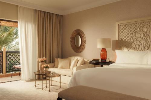 Arabian Court Family Deluxe Room - includes Waterpark Access