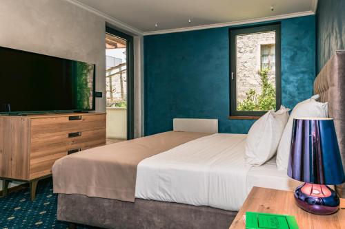 Three-Bedroom Premium Apartment with Balcony