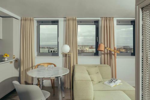 Open Plan Suite - Panoramic View