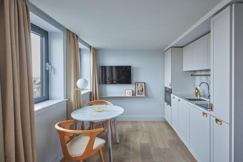 Open Plan Suite - Panoramic View