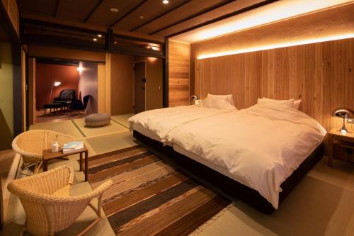 Suite 201 -CHAYA-