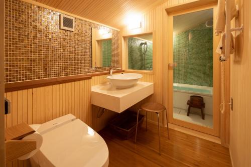 Suite 201 -CHAYA-