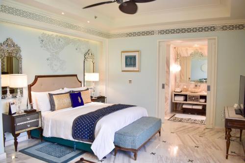 Grand Villa with Terrace (Family Room)