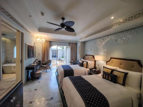 Royal Villa with Courtyard Twin