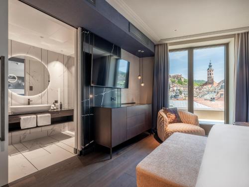 Grand Deluxe Room