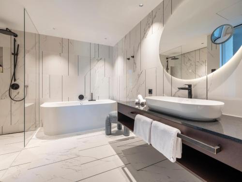 Grand Corner Suite