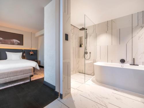 Grand Corner Suite