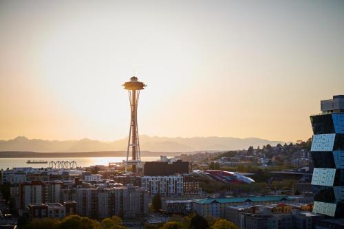 Space Needle 2 Queen Beds