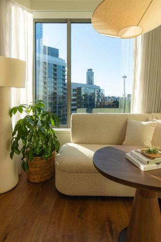 Space Needle One-Bedroom Suite with Sofa Bed