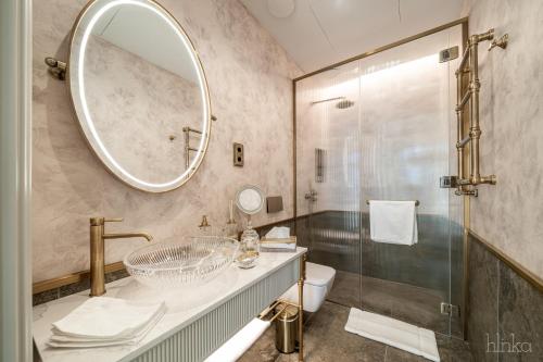 Suite with Lake View
