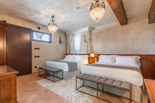 Pool Family Suite
