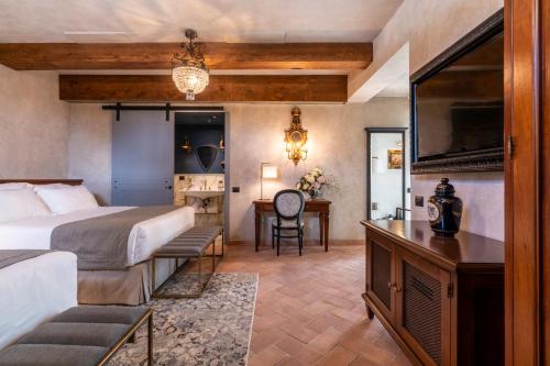 Pool Family Suite